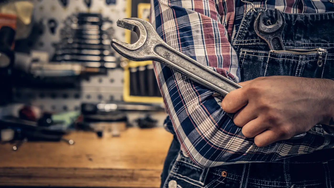 Service Pro with his tools